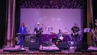Музыка Павла Коротеева, слова Сергея Щеблыкина 