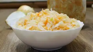Хороша закуска - квашена капустка... Салат из квашеной капусты. Готовим с Оксаной Валерьевной.