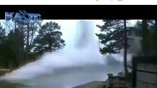 Молния в воду.