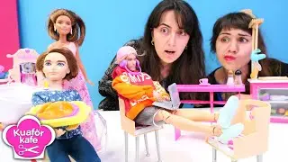 Barbie oyunları. Kuaför kafede  gitmeyen bir müşteri var. Sevcan ve Ümit ile komik video!