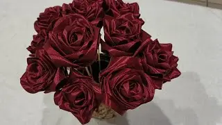 Подарок своими руками. Процес изготовления розы из атласной ленты.