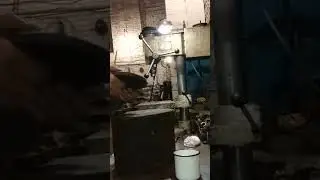 ВЫБИВАЮ ПОДШИПНИК ИЗ КАТКА СНЕГОХОДА 