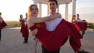 Неймовірний танець випускників
