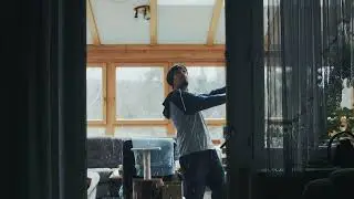 Breaking a glass window with VFX