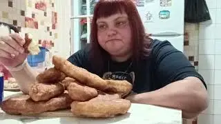 ем пирожки на ночь глядя