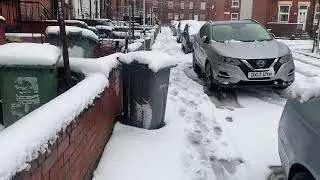 Snowing in Beeston Leeds 2025