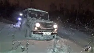 Два УАЗа и Нива по снегу. Едем брать точку в игре.
