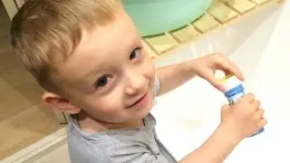 Мыльные ПУЗЫРИ в ванной, играем с братишкой!