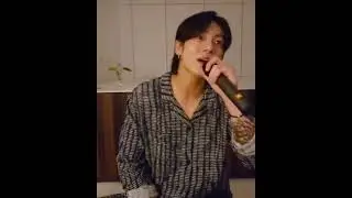 Jungkook singing Left and Right in his Vlive 💜