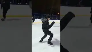 На катке...