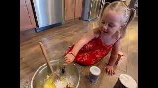Strawberry Muffins | Cooking with Aliya