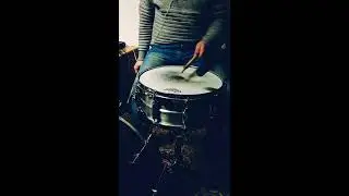 Muffling on snare drum