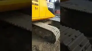 Осмотр гусеничного экскаватора