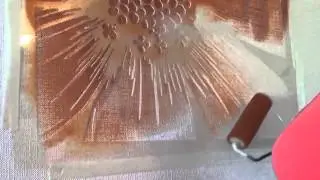 Наносим многоразовый трафарет на стену