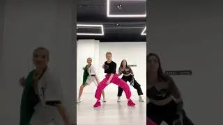 POLI Она танцует со своей командой💗😙