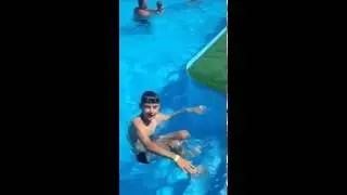 Купание в бассейне лето 2016