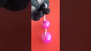 Стъклено дилдо в необичайна, но стилна форма.
