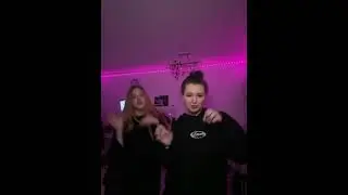 Жопой крутит киска сладкая как трутень 