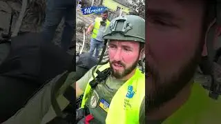 Рятувальники в Херсоні працюють в шоломах і броніках. 