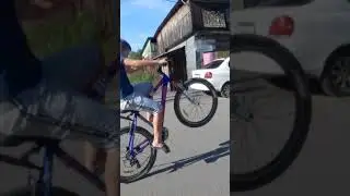 Вставание на дыбы на велике