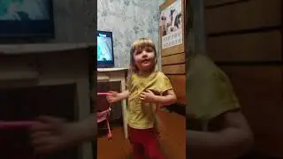 моя любимая доча танцует !!!