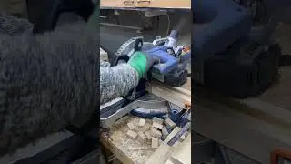 Нарезка упругих вкладок из фанеры толщиной 18 мм для полумуфт на торцовочной пиле