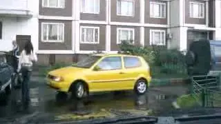 чайник за рулем машины