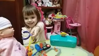 Игрушечный набор доктора. Веселая игра в больницу
