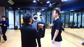 왼손 잽을 강하게 하려면 여기를 사용 하세요