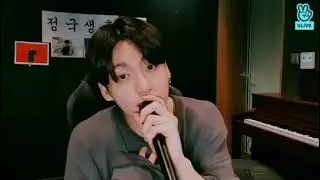 [VLIVE] 21.09.01 Jungkook singing to Mikrokosmos on his birthday cut