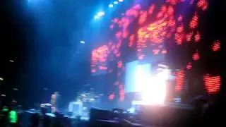 Chris Brown singing to Rihanna Perth Australia 08