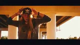 Alexa Chilikina dancing