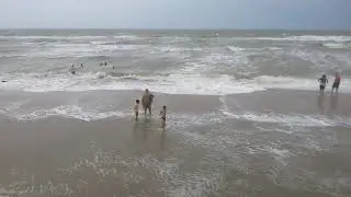 Шторм днем на Азовском море.