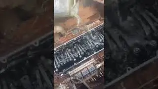 صب الماء داخل المحرك
