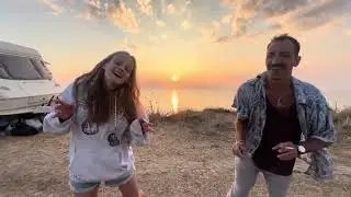 Welcome to Romania! Ballet dancing and Amy Winehouse at sunrise in Vama Veche