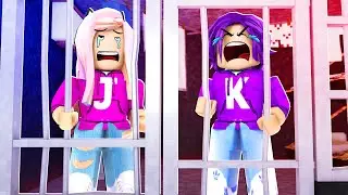 TRAPPED inside of a Prison Escape Room! | Roblox: Trapped (Chapter 1)