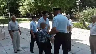 Задержание за одиночный пикет. В Симферополе полиция задержала пожилого крымскотатарского активиста