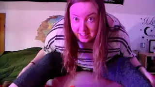 POPPING A BALLOON ON MY BED!