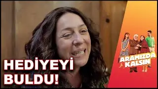 Hüsne Hediyeyi Buluyor!! | Aramızda Kalsın 26. Bölüm