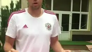 Подарил фудболку сборный Рассии Хабибу Нурмагамедов