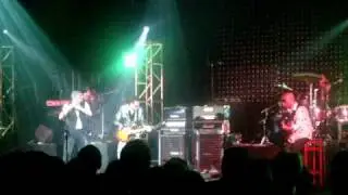 Joe Bonamassa and Ian Anderson ( Jethro Tull ).  Hammersmith Apollo May 28 May 2010