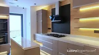 Solar-Powered 6-Bedroom Villa with Study for Sale in Jumeirah Islands