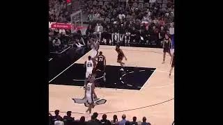 Victor Wembanyama dunk in the paint