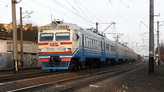 Электропоезда ЭР9М-534 и ЭР9М-509 в пути следования