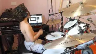 Lucas ensaiando Slipknot