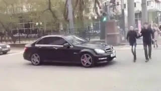 360p красавчик на мерсе 2CENSORED