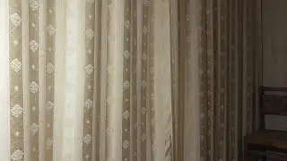 Человек в комнате и малина в тарелке