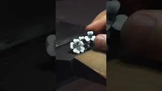 Как вам сочетание белой эмали с изумрудами ?☺️ 