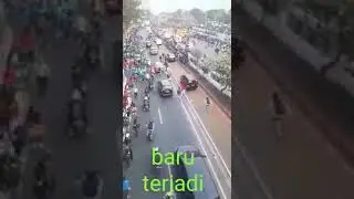 Anak STM turun Ikut Demo !!! Mobil Plat Merah di hancurkan.😱😱