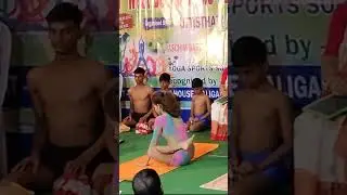 how leg twist flexible gril OMG world famous flexible girl 